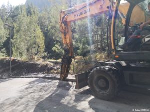 Le marteau piqueur hydraulique en action