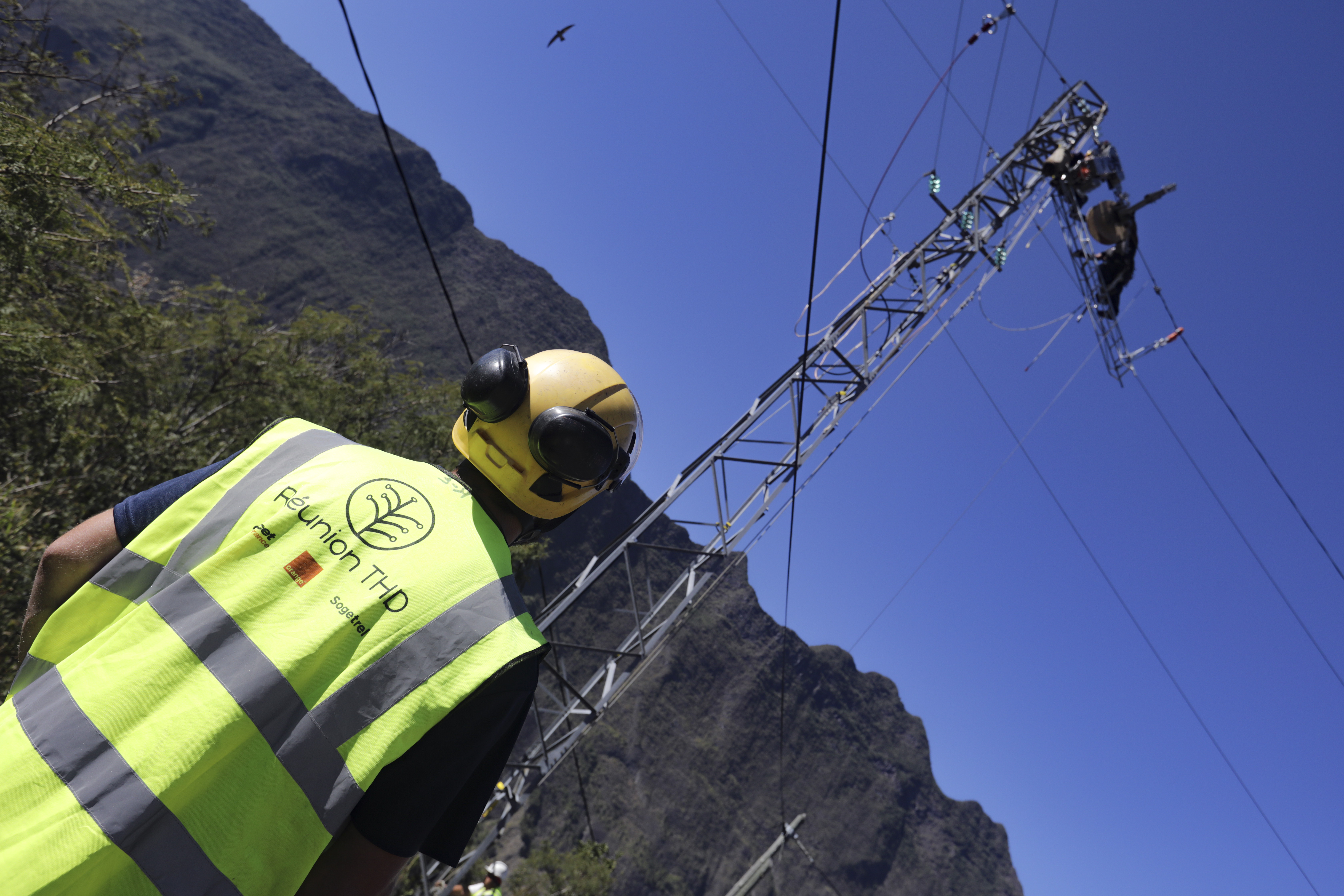 Comment la fibre est déployée jusqu’à Cilaos ?
