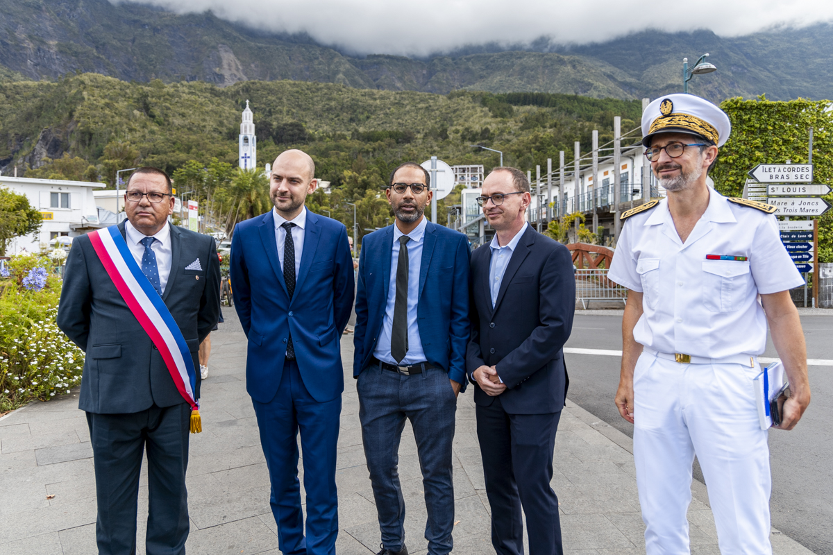 Retour en images sur la visite ministérielle de la fibre optique publique à Cilaos !